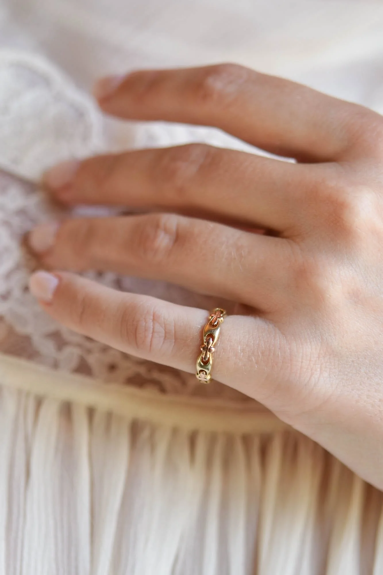 Jabel Retro Two-Tone 14k Gold Floral Vintage Band - Size 3.75 - Image 2