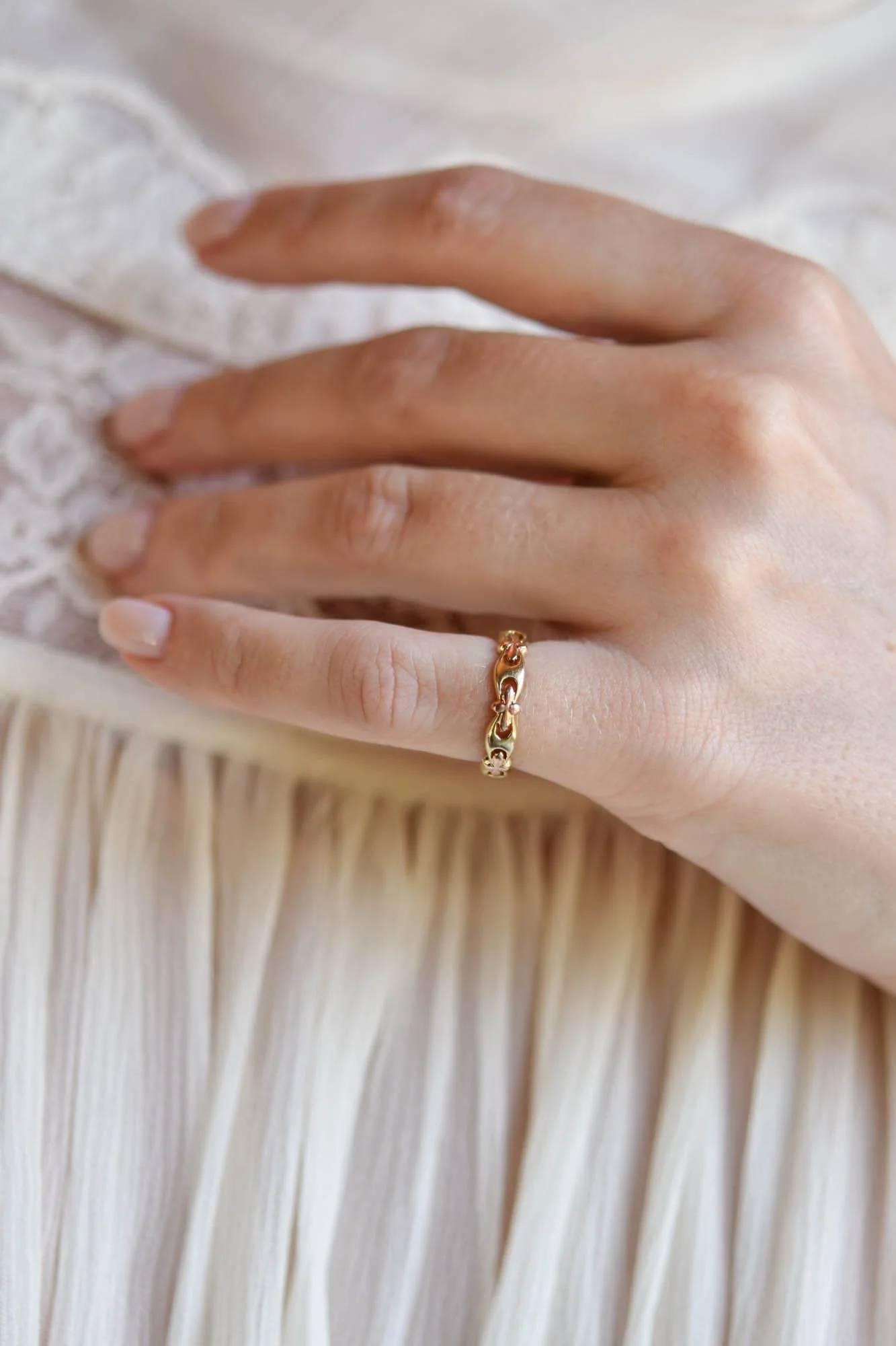 Jabel Retro Two-Tone 14k Gold Floral Vintage Band - Size 3.75 - Image 3