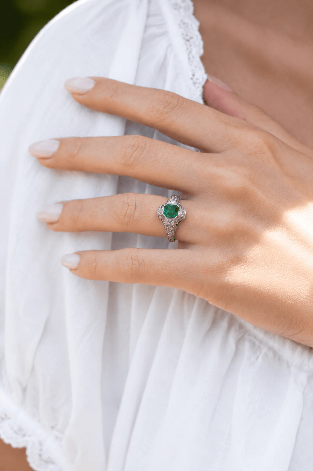 Rare Tiffany & Co. Art Deco Colombian Emerald Engagement Ring - Image 3
