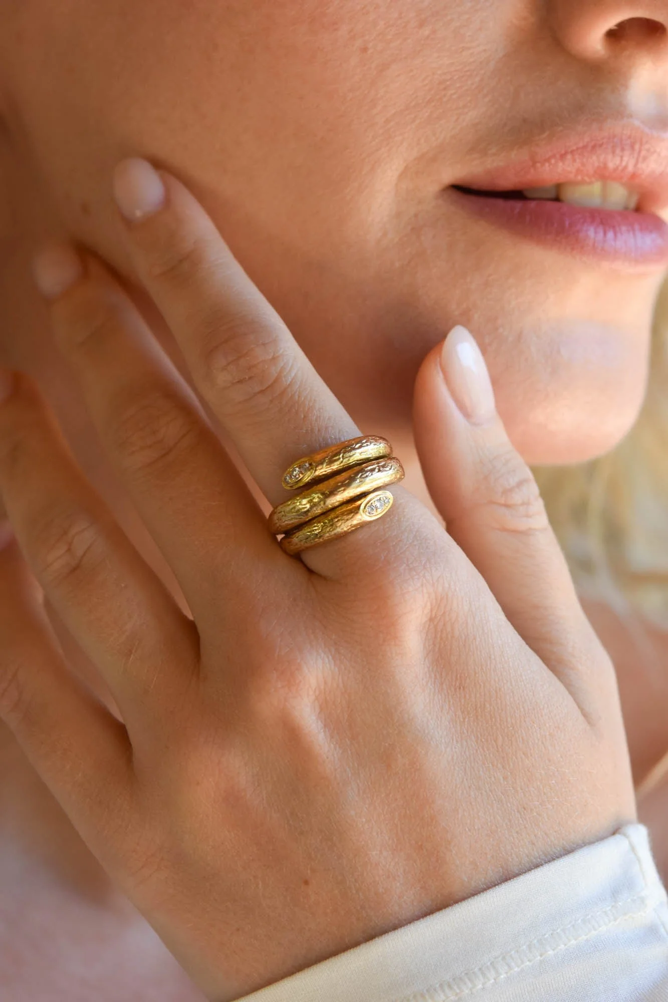 Van Cleef & Arpels Vintage 1970s Textured Gold & Diamond Serpent Ring, France - Image 3